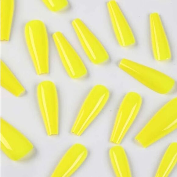 24 Piece Press On Nail Set - Picture 3 of 3